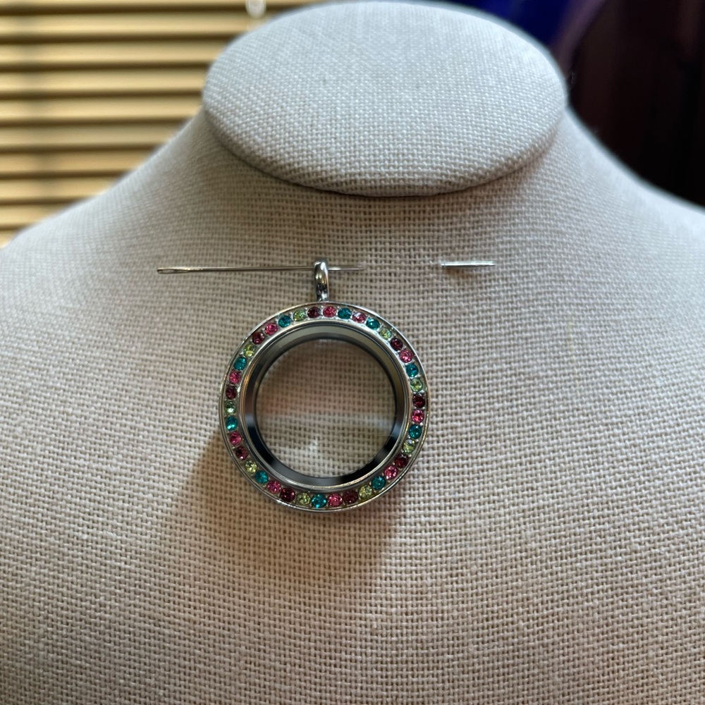 Origami Owl medium silver twist locket with Swarovski crystals.